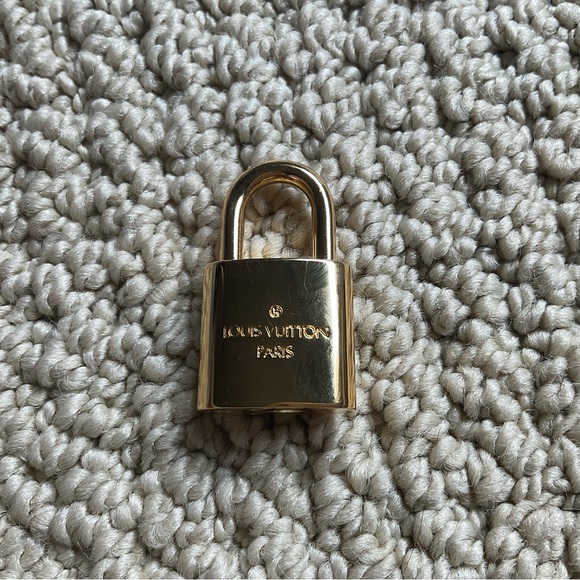 Authentic Louis Vuitton Padlock Lock & Key Set Brass 300 Series #303 Two Keys - Picture 3 of 5